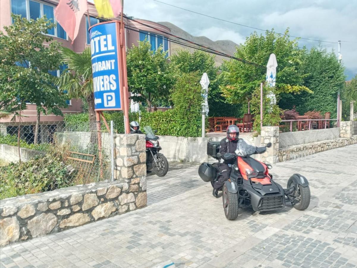 Hotel Restaurant Univers Shkodër エクステリア 写真