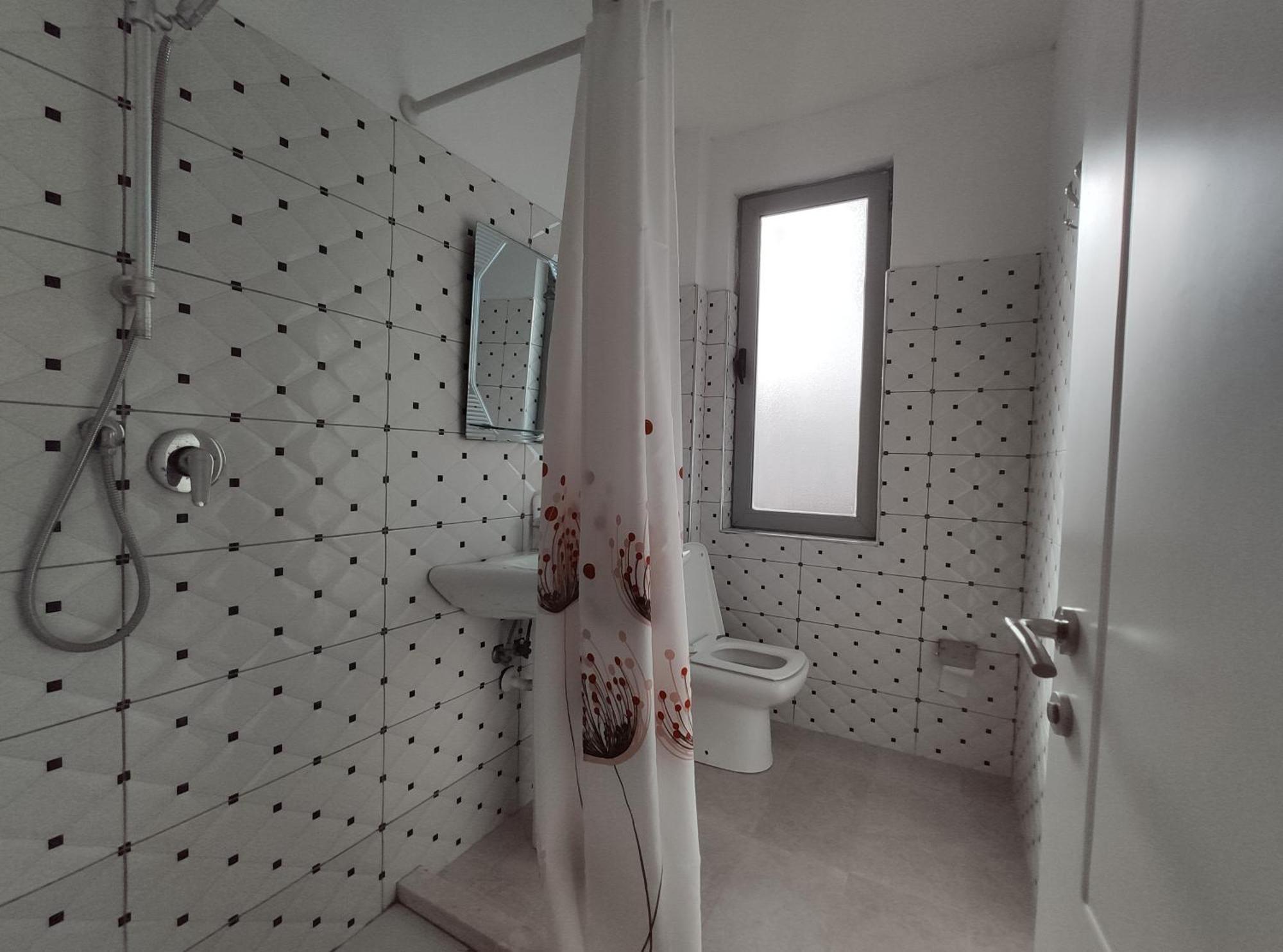 Hotel Restaurant Univers Shkodër エクステリア 写真